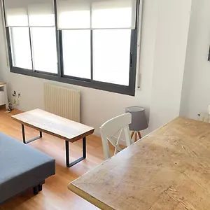 apartment-with-sea-views-next-to-the-beach-of-mar-bella.topbarcelonahotels.com/
